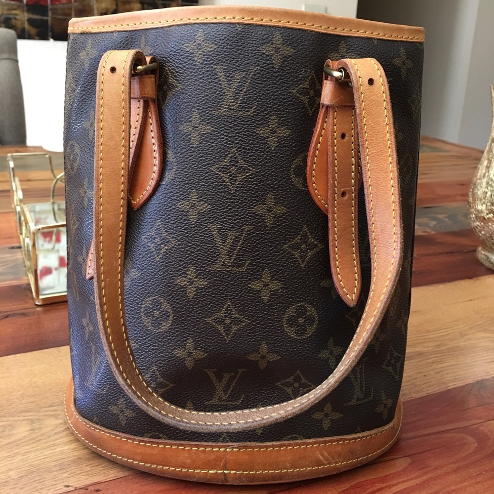 🔥SALE🔥AUTHENTIC LOUIS VUITTON BUCKET PM